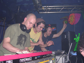 Steve, Ryo, Rama On Stage In Zurich